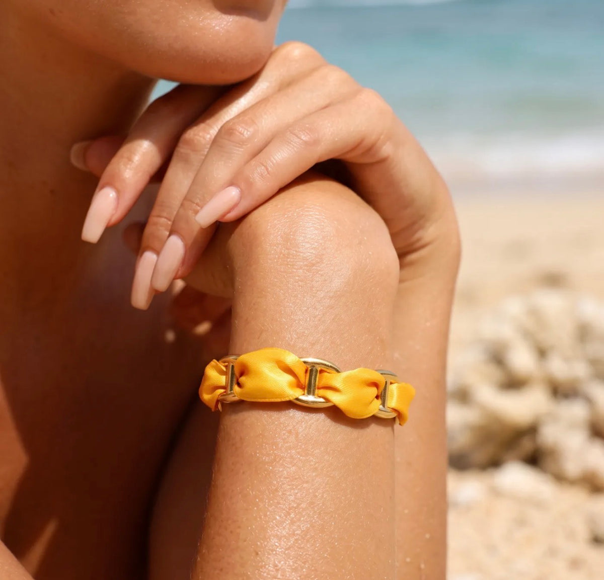Jonc Riviera Doré – Maille marine & ruban coloré en acier inoxydable