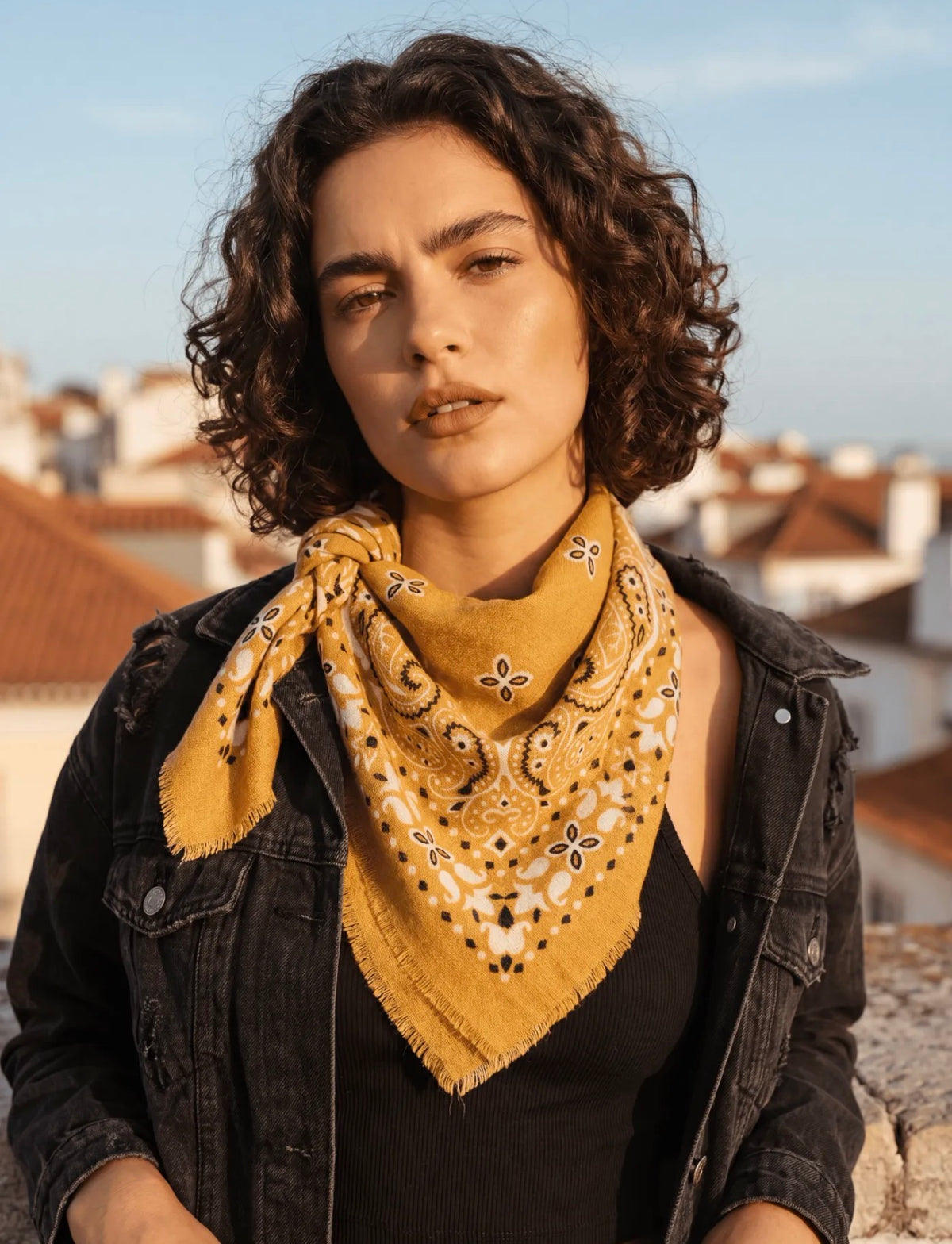 Écharpe Sofia femme motif bandana 110 × 110 cm – Viscose & laine douce