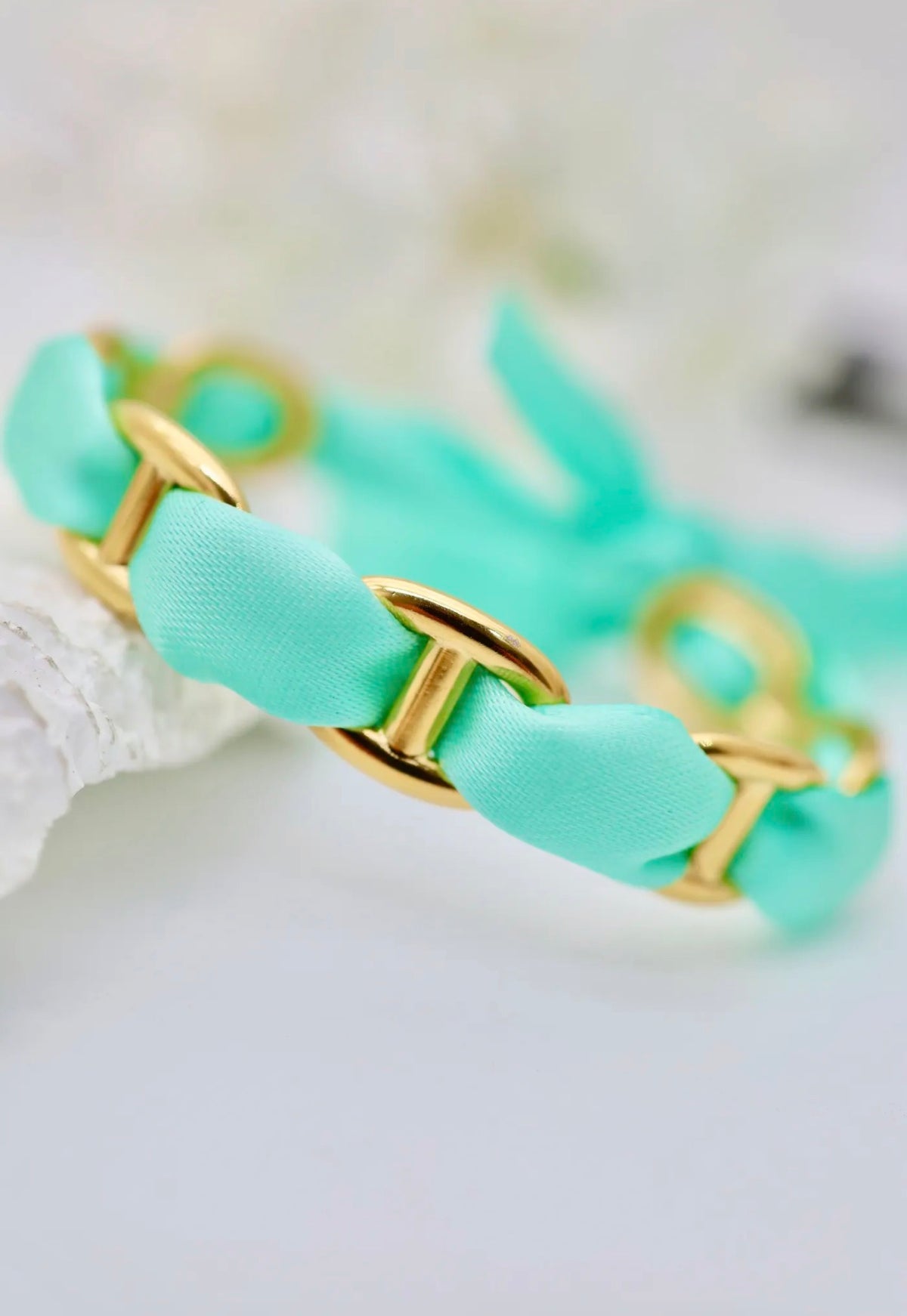 Jonc Riviera Doré – Maille marine & ruban coloré en acier inoxydable