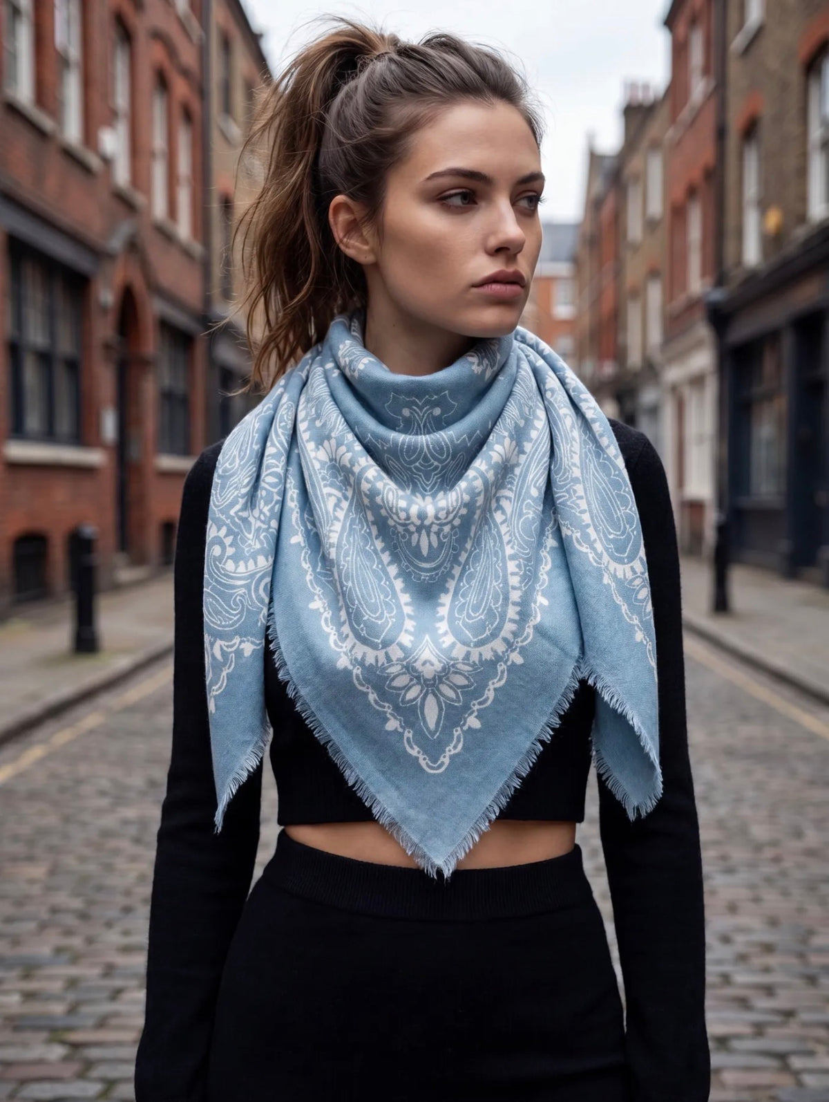 Écharpe Livia femme bandana 110 × 110 cm – Viscose & laine douce
