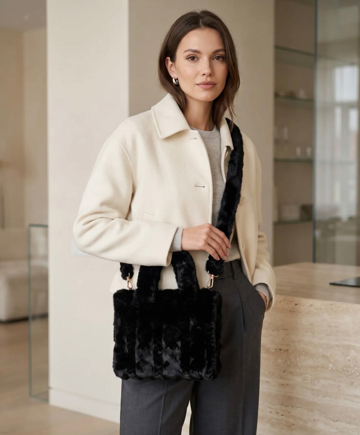 Sac Romy femme en fausse fourrure tressée – Bandoulière détachable