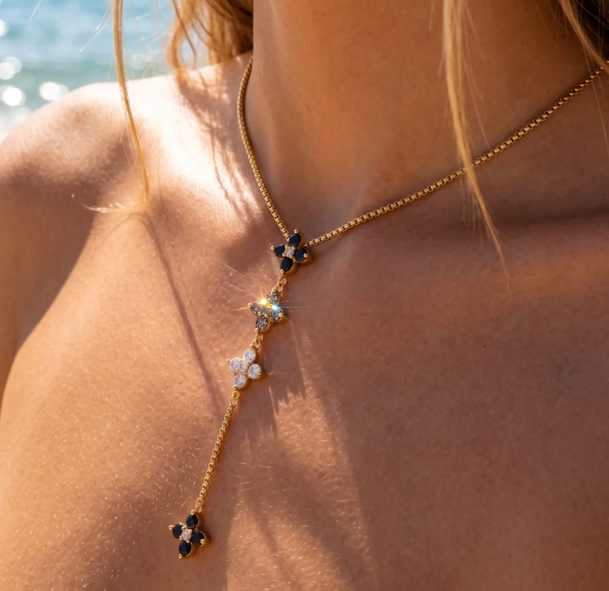 Collier Y Athéna. 