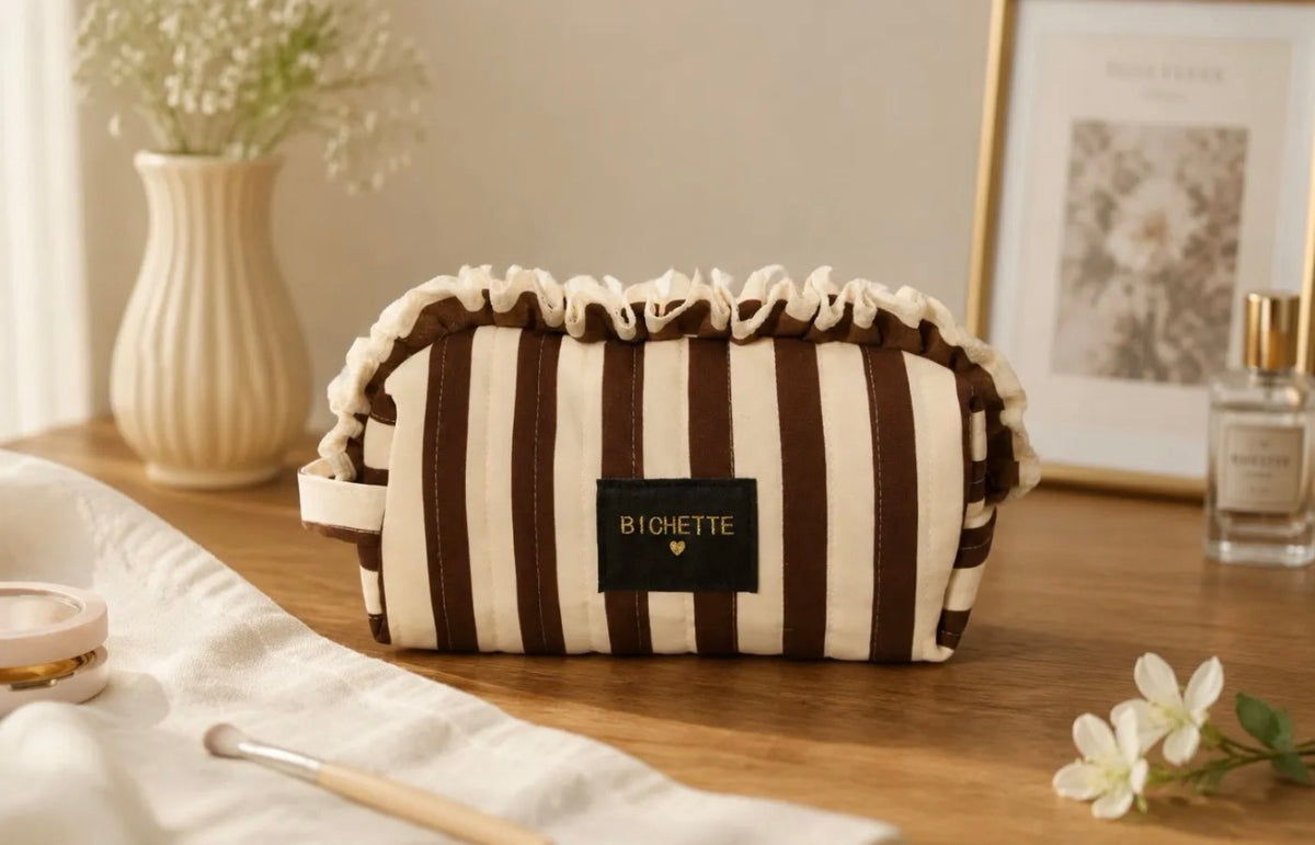 Pochette « Vanity Riviera » – Trousse de rangement 22 cm – Rayée à volants – 2 coloris