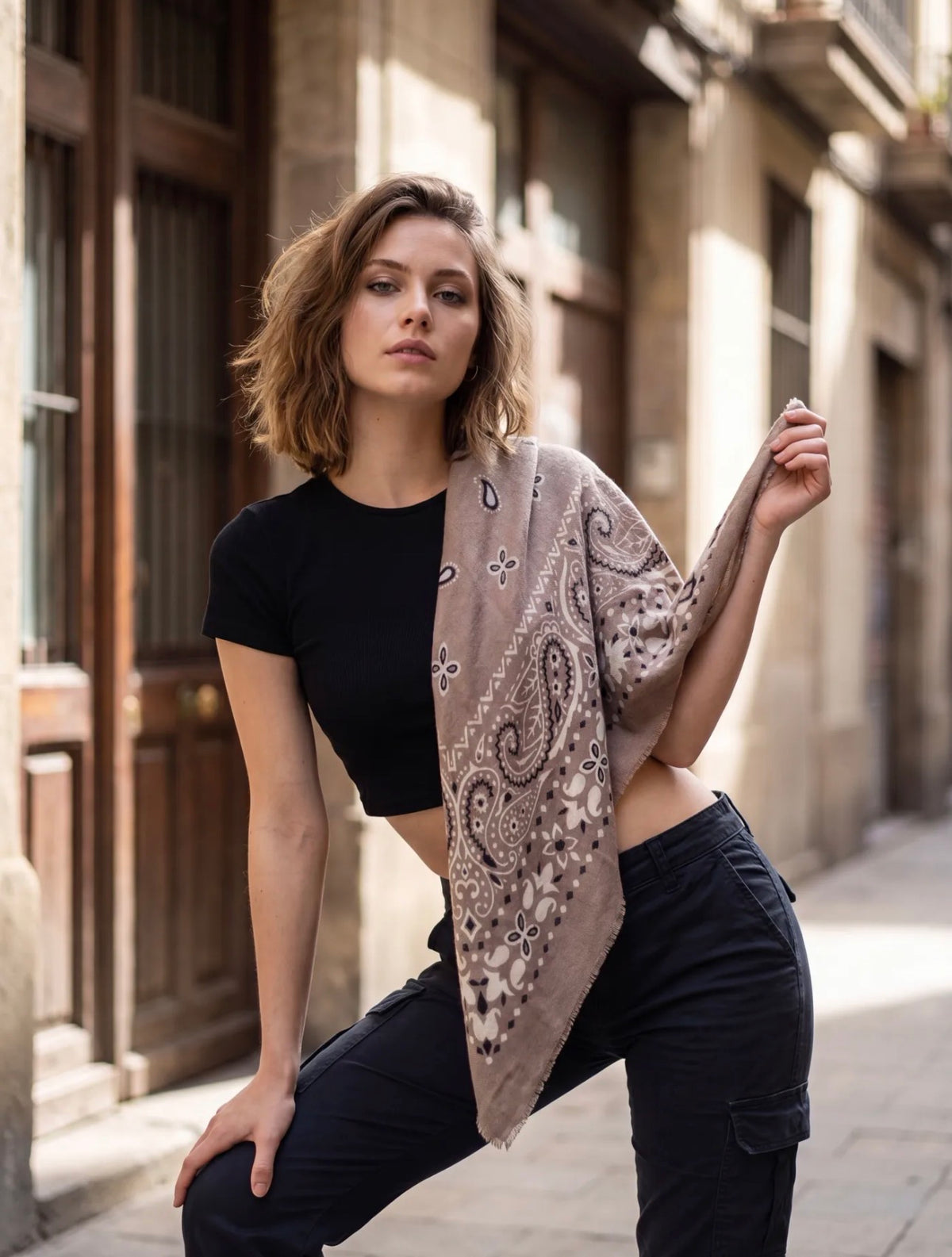 Écharpe Sofia femme motif bandana 110 × 110 cm – Viscose & laine douce