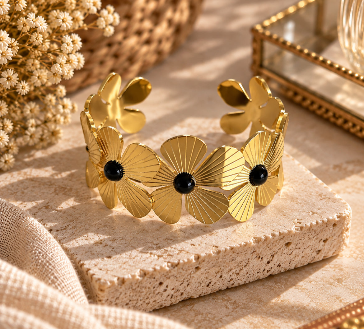 Bracelet Manchette “Fleur de Minuit” – Doré & Perles Noires – Acier inoxydable