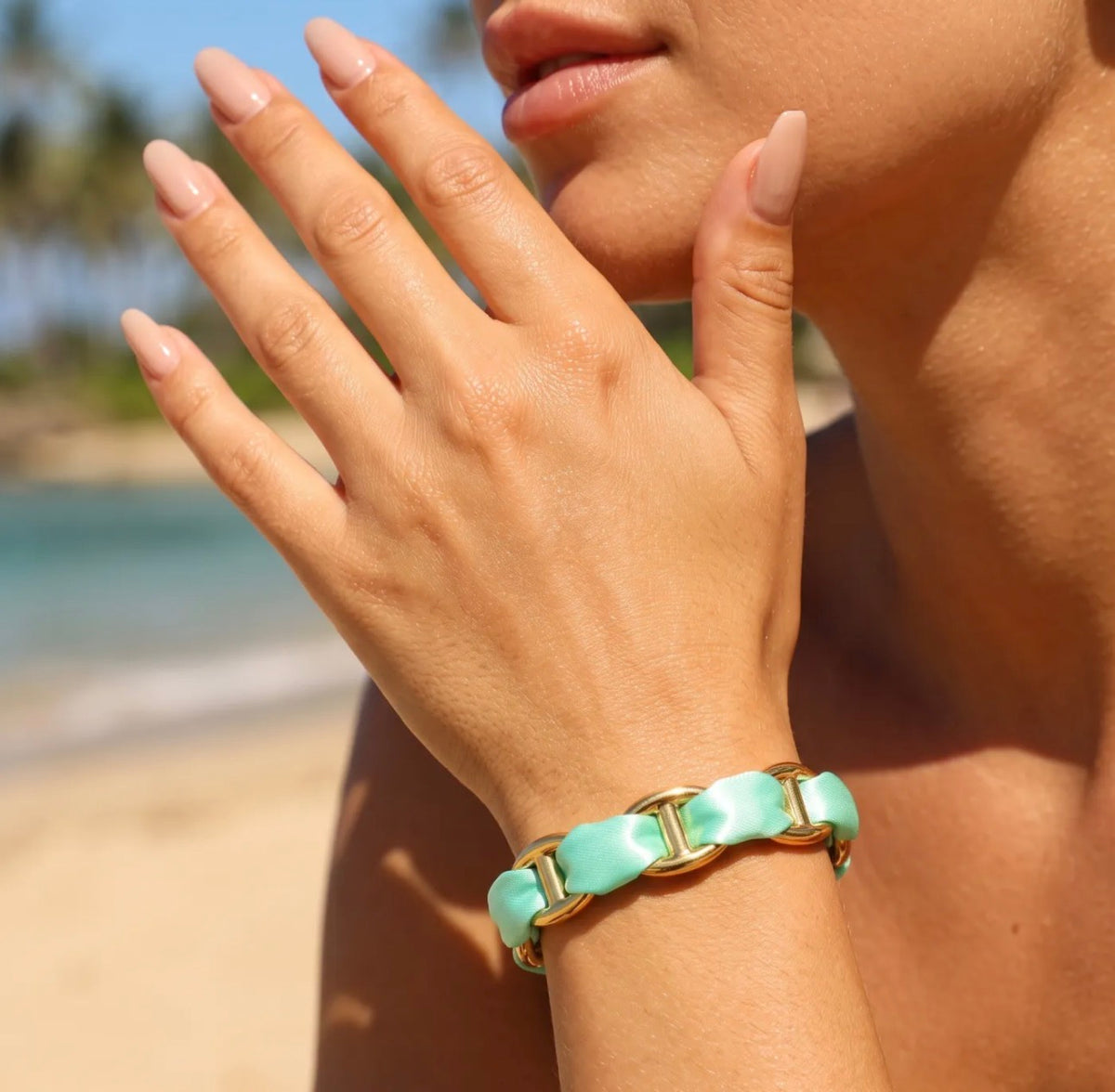 Jonc Riviera Doré – Maille marine & ruban coloré en acier inoxydable