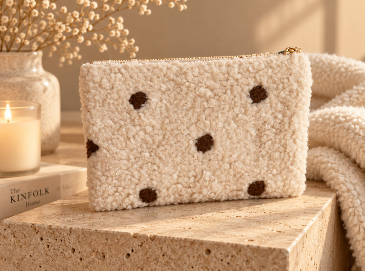 Pochette Sherpa à pois – Beige & Marron ou Noire & Blanche