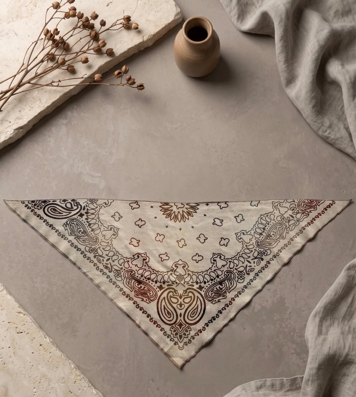 Écharpe Naya triangle femme motif bandana 65 × 180 cm – Viscose & laine