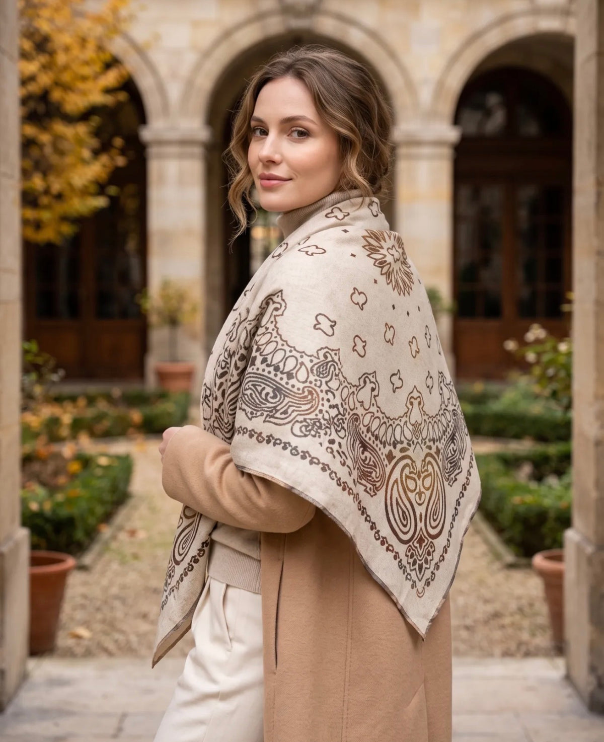 Écharpe Naya triangle femme motif bandana 65 × 180 cm – Viscose & laine