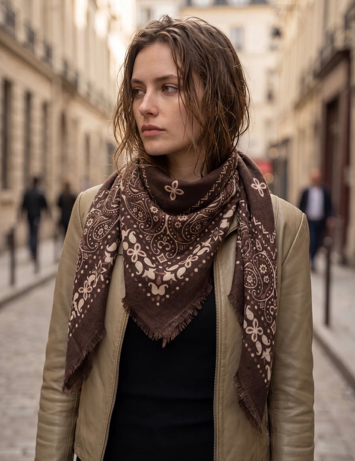 Écharpe Sofia femme motif bandana 110 × 110 cm – Viscose & laine douce