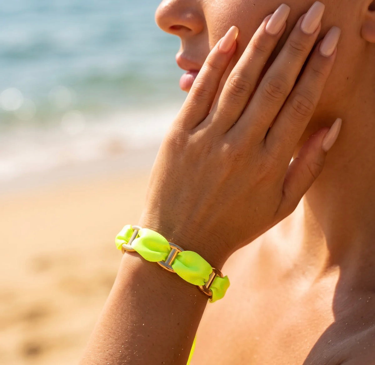 Jonc Riviera Doré – Maille marine & ruban coloré en acier inoxydable