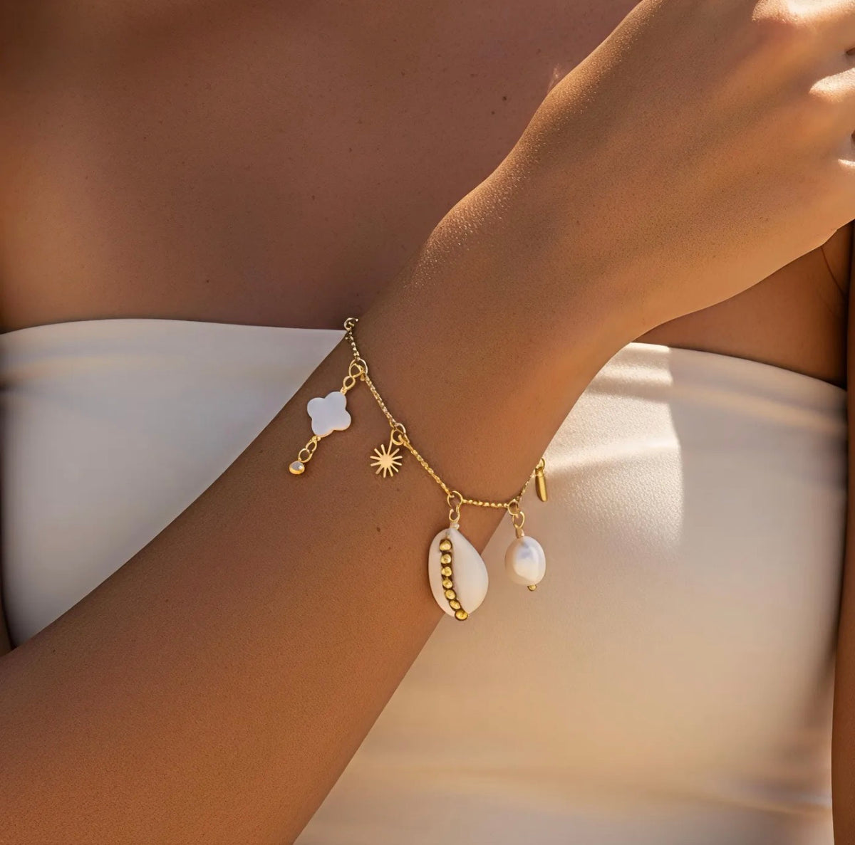 Bracelet Calypso – Charms coquillage & soleil en acier inoxydable