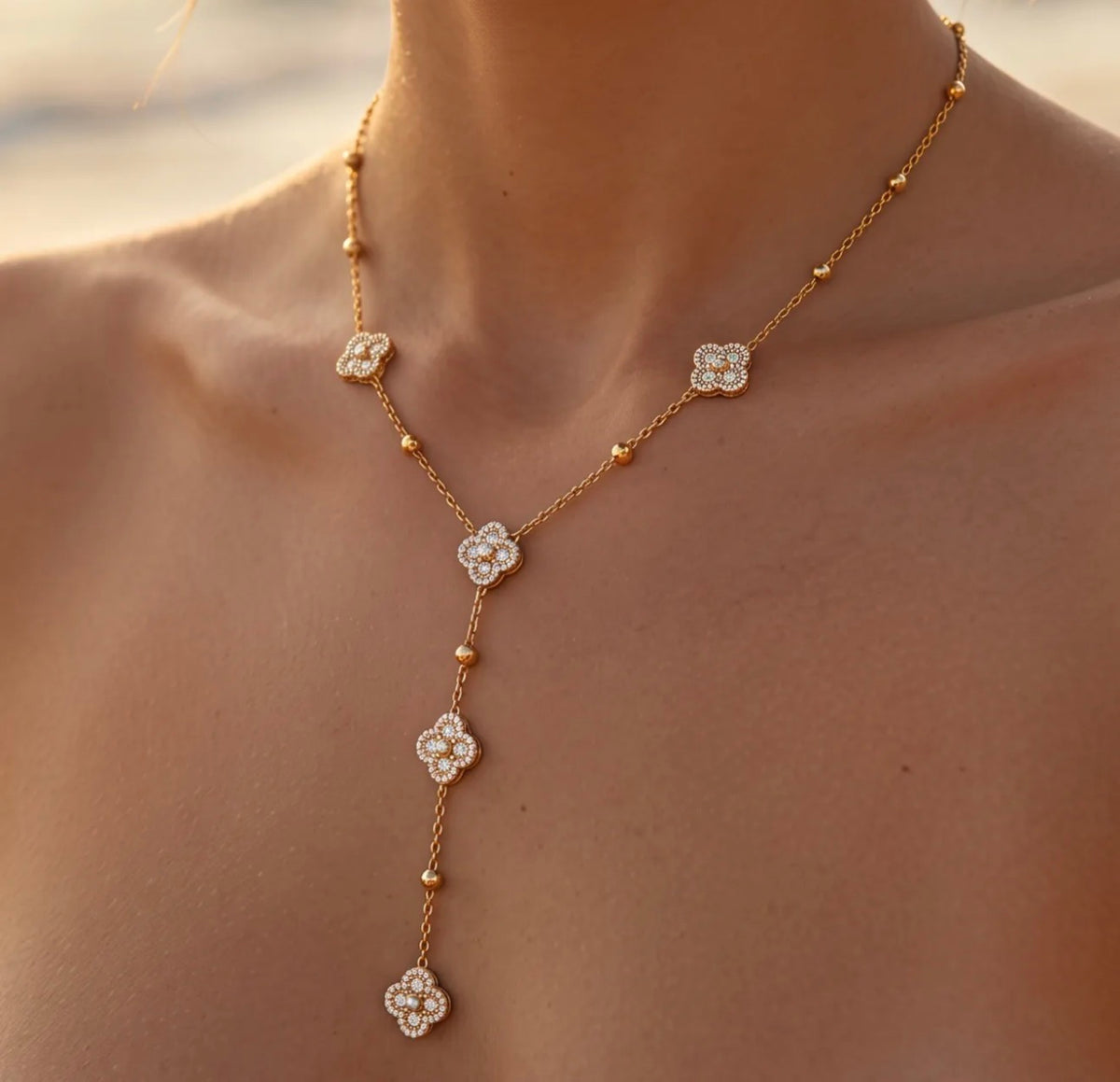Collier y Elora 