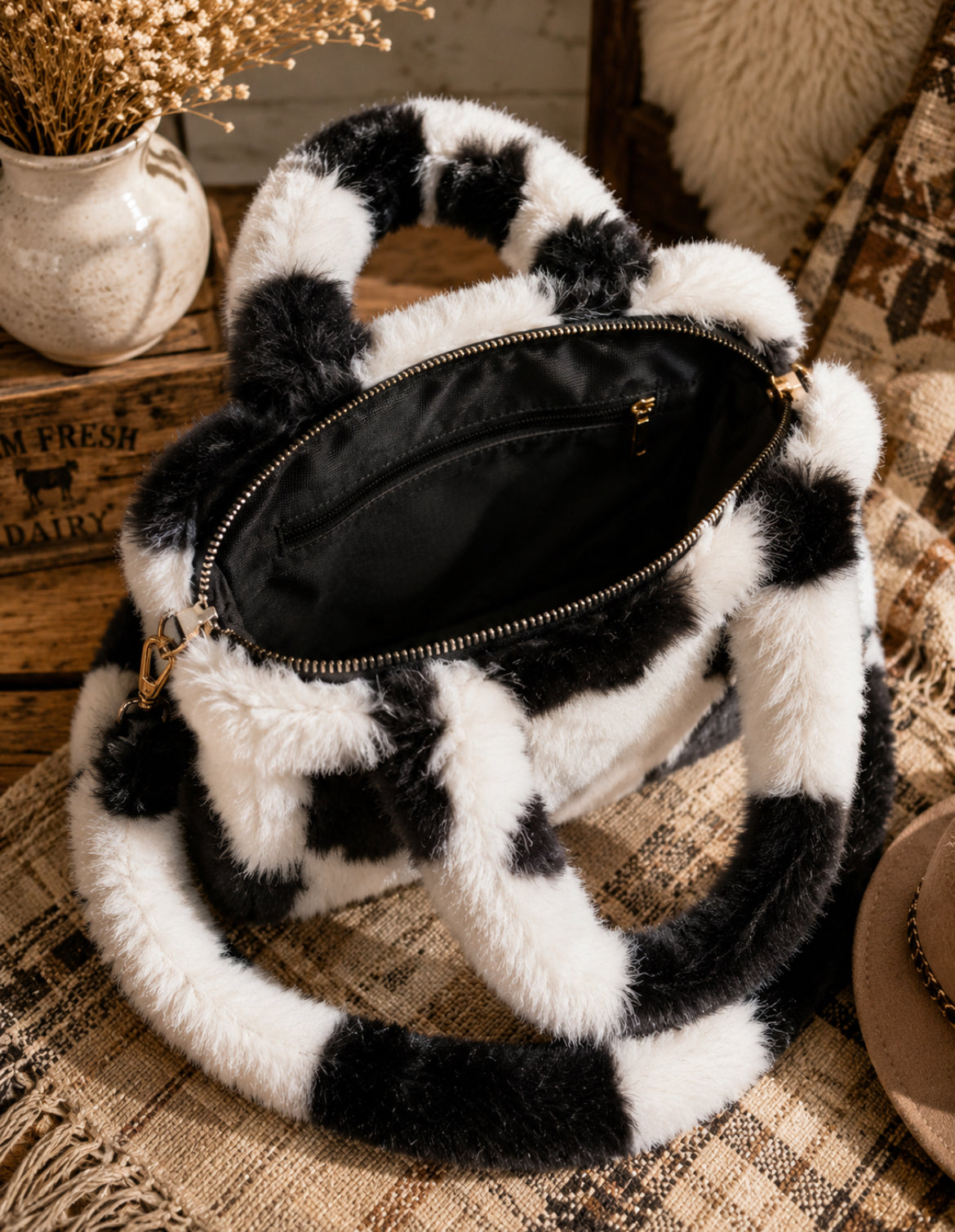 Sac en fausse fourrure Douceur Sauvage – Vache noir & blanc ou Léopard gris