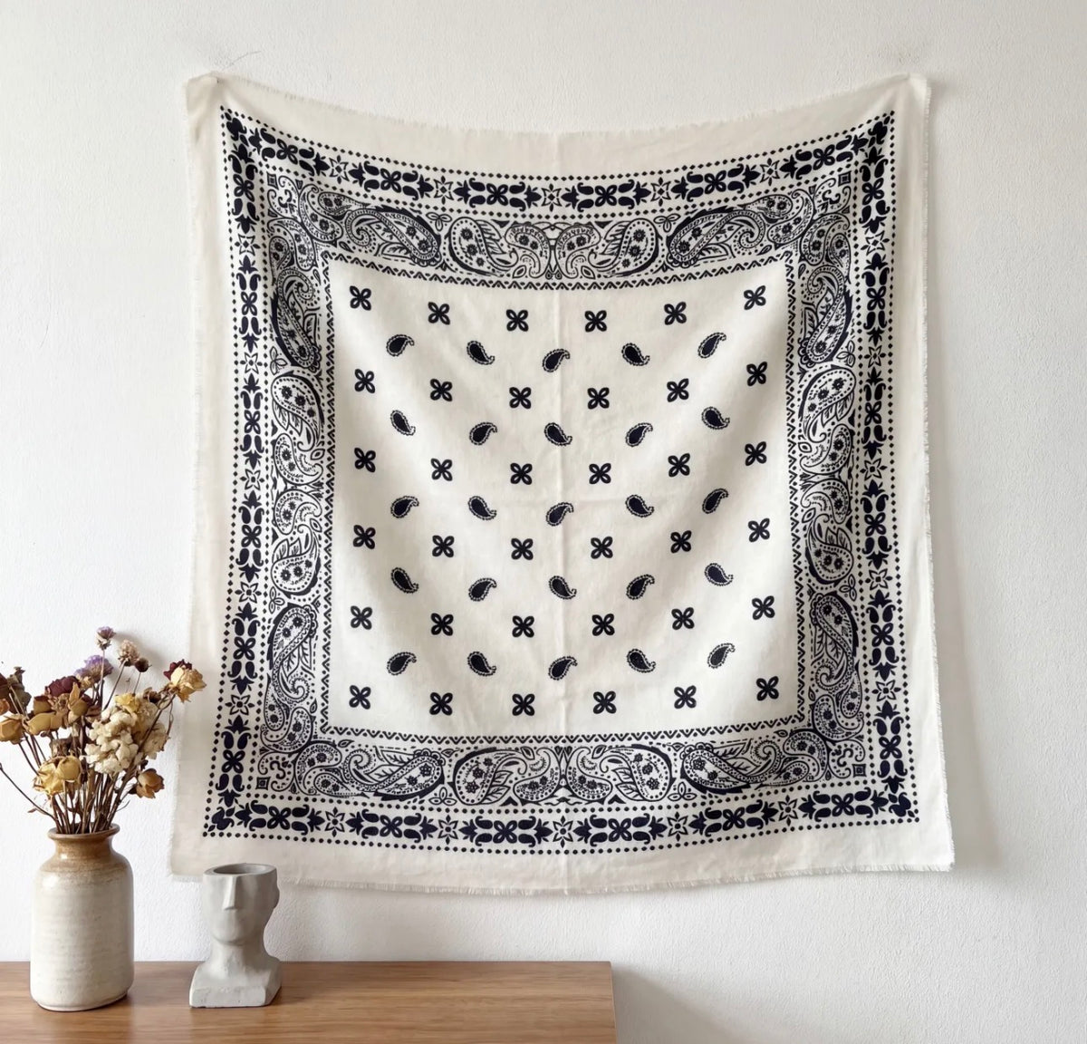 Écharpe Sofia femme motif bandana 110 × 110 cm – Viscose & laine douce