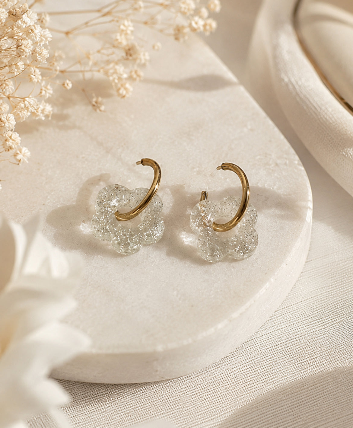 Boucles d’oreilles « Bloom Glitter » – Fleurs pailletées – Acier inoxydable – 18 mm