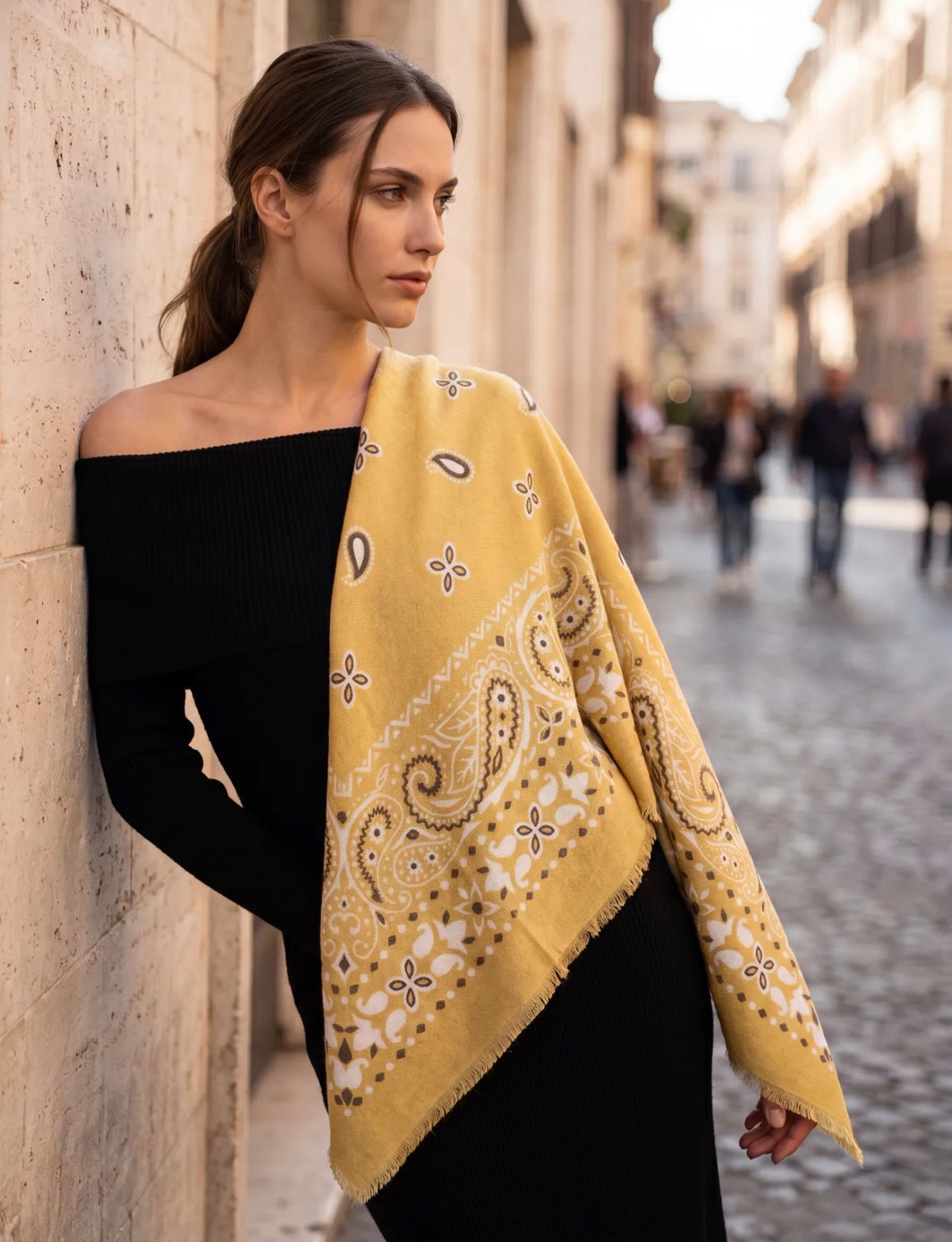 Écharpe Sofia femme motif bandana 110 × 110 cm – Viscose & laine douce