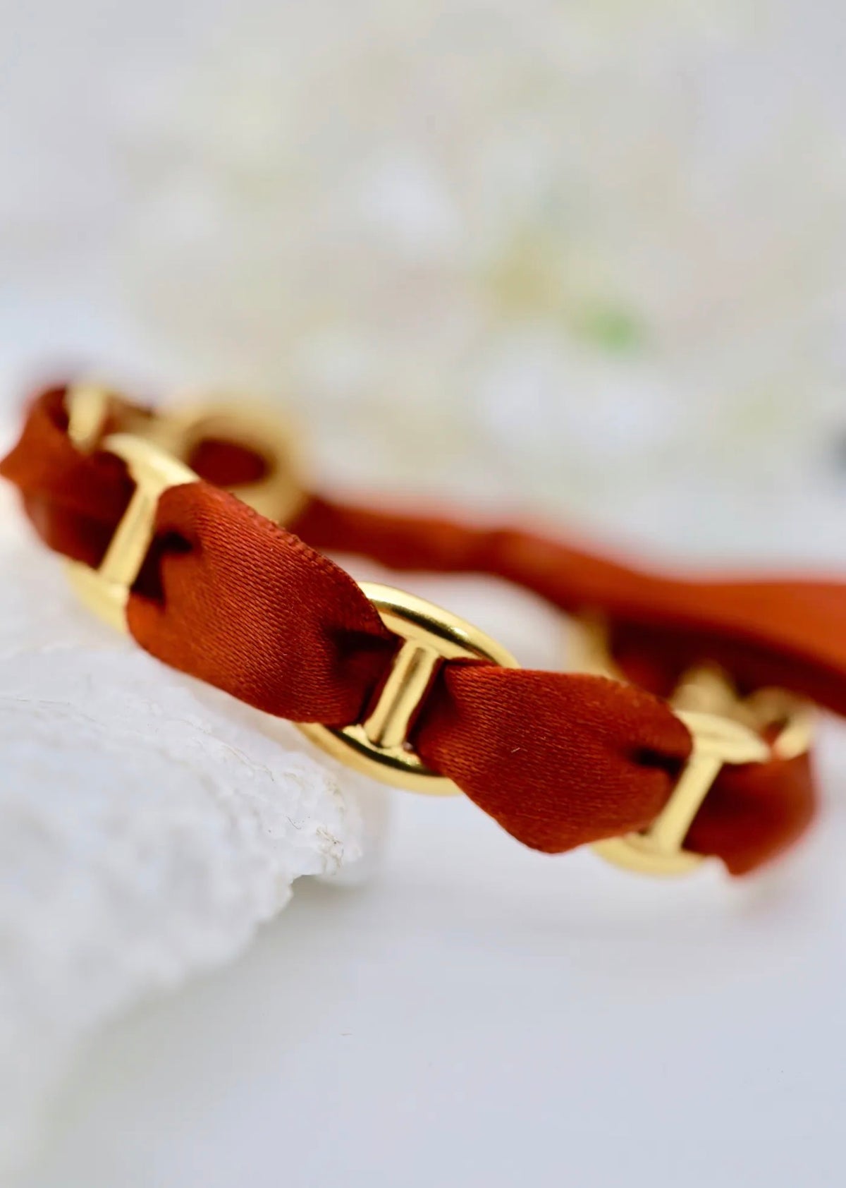 Jonc Riviera Doré – Maille marine & ruban coloré en acier inoxydable