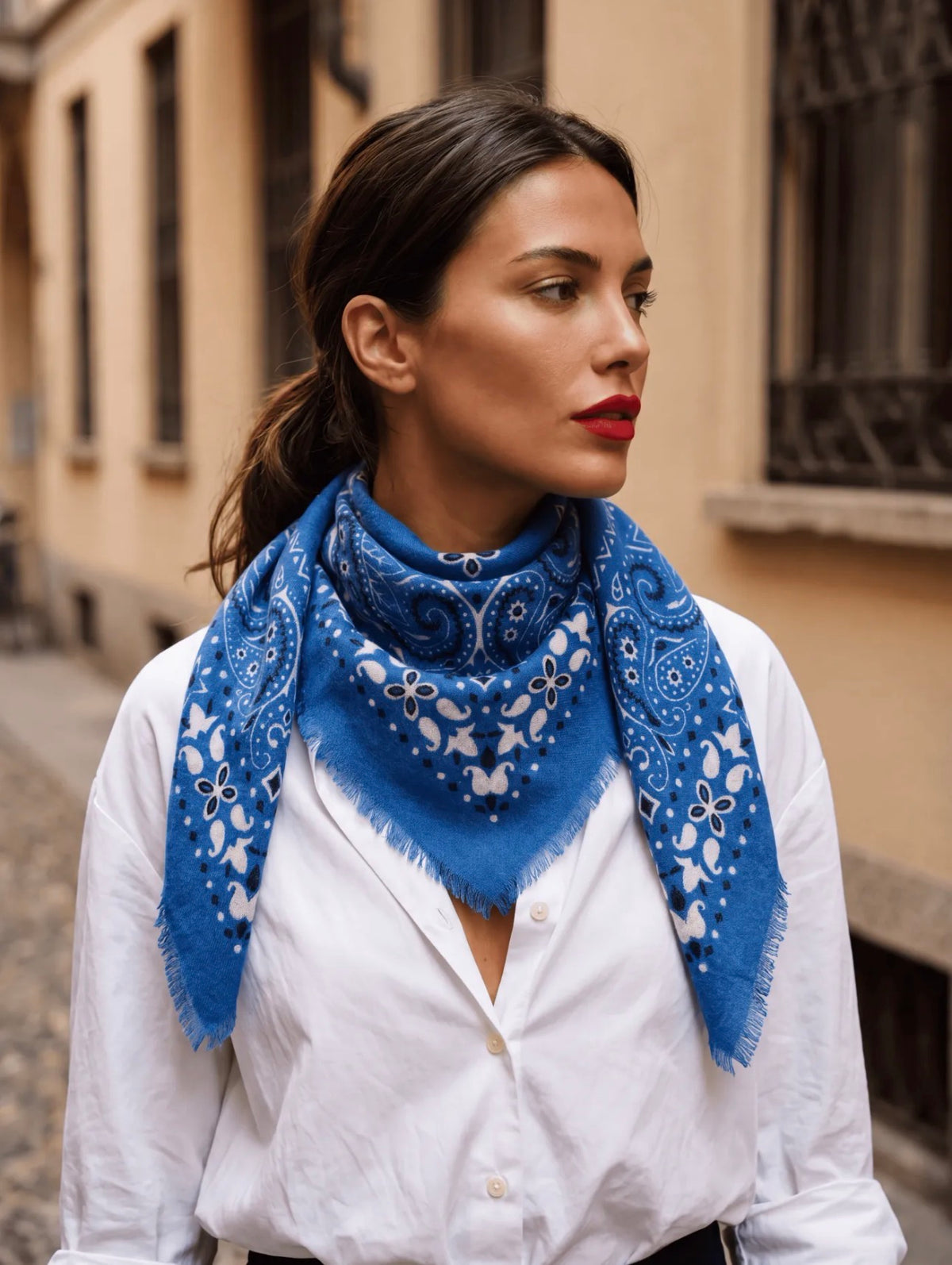 Écharpe Sofia femme motif bandana 110 × 110 cm – Viscose & laine douce