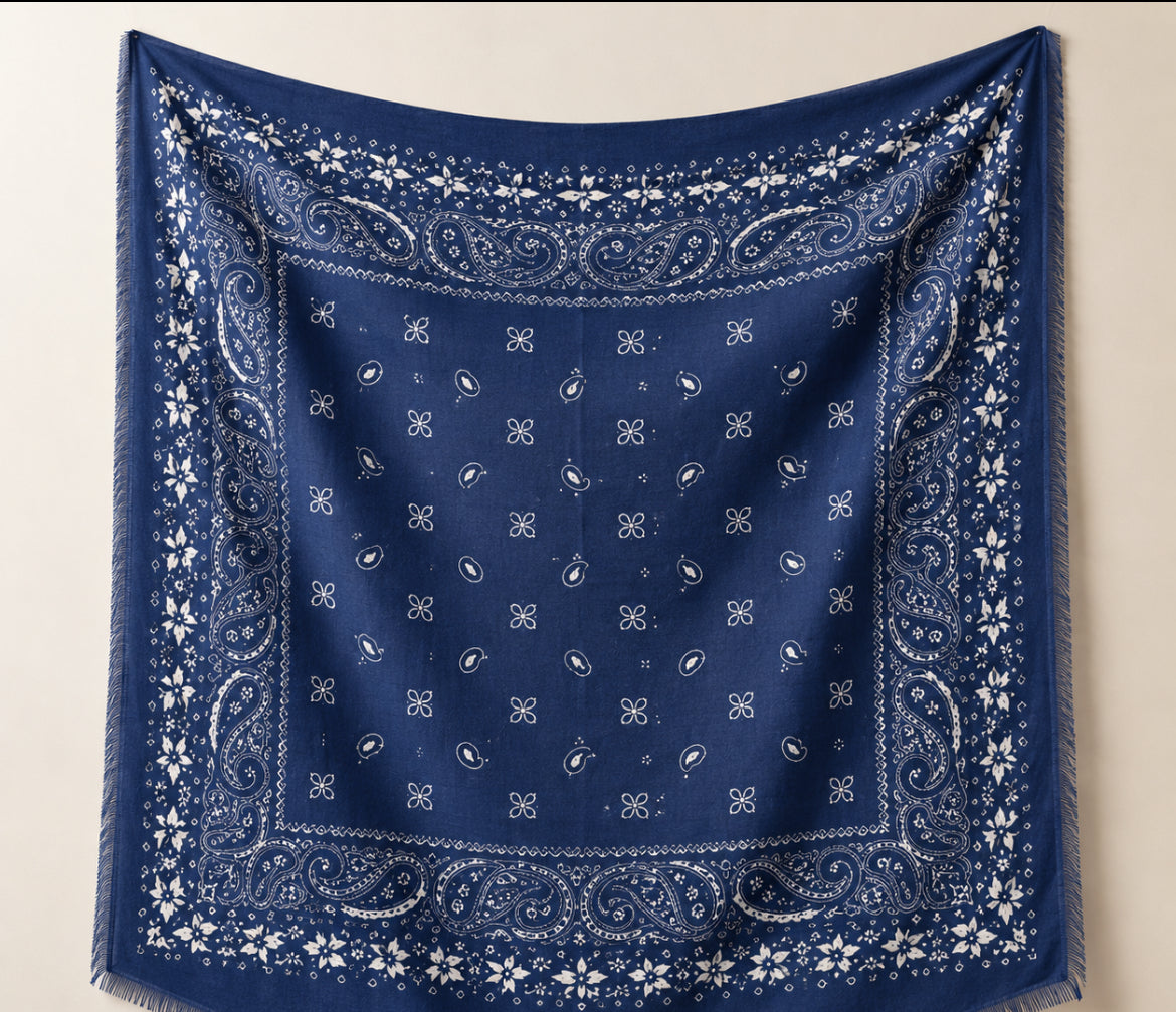 Écharpe Sofia femme motif bandana 110 × 110 cm – Viscose & laine douce