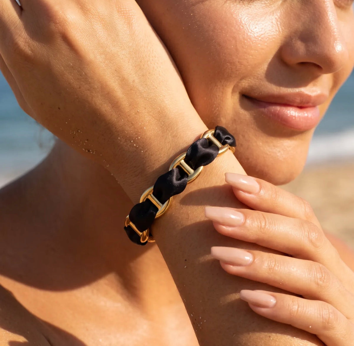 Jonc Riviera Doré – Maille marine & ruban coloré en acier inoxydable