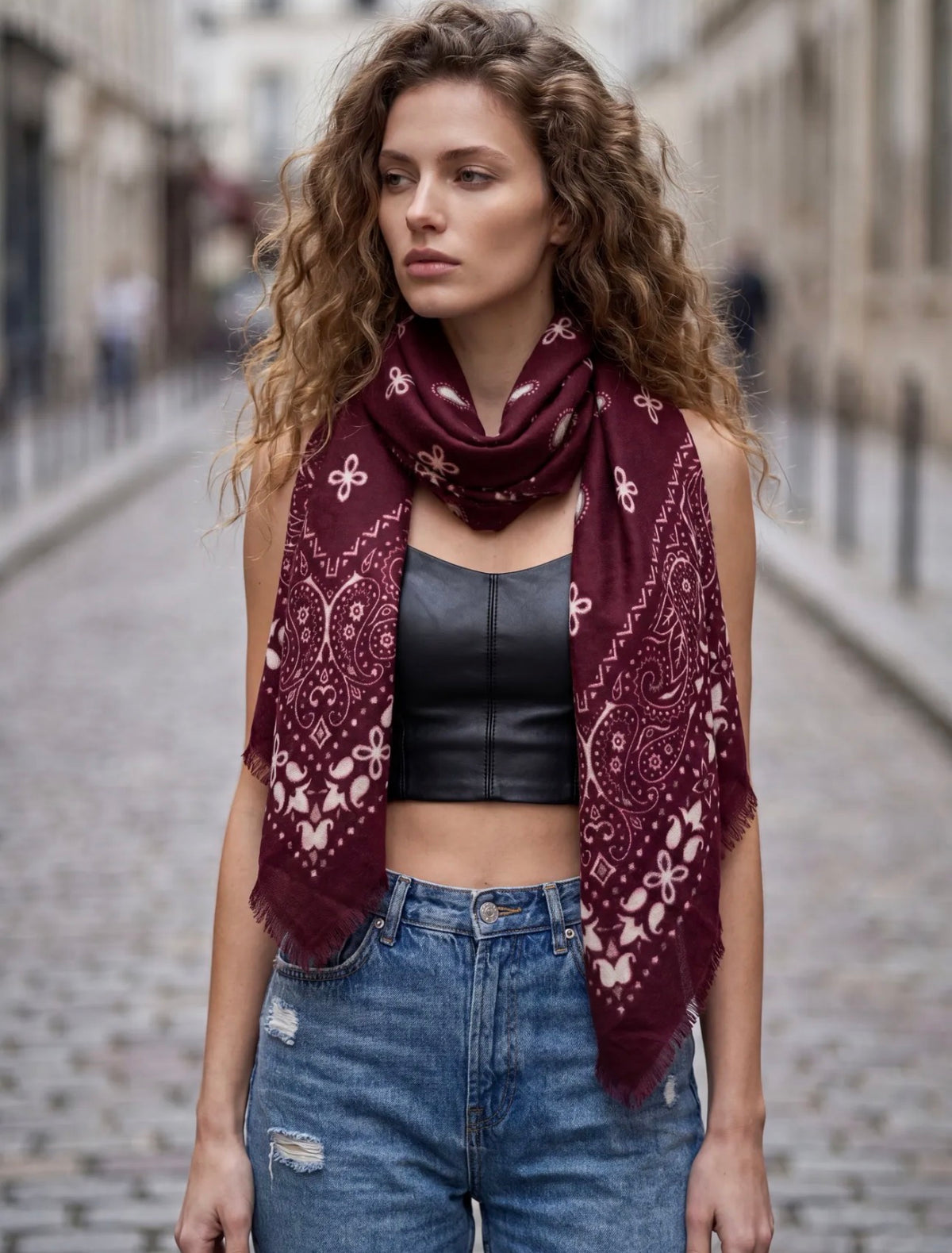 Écharpe Sofia femme motif bandana 110 × 110 cm – Viscose & laine douce