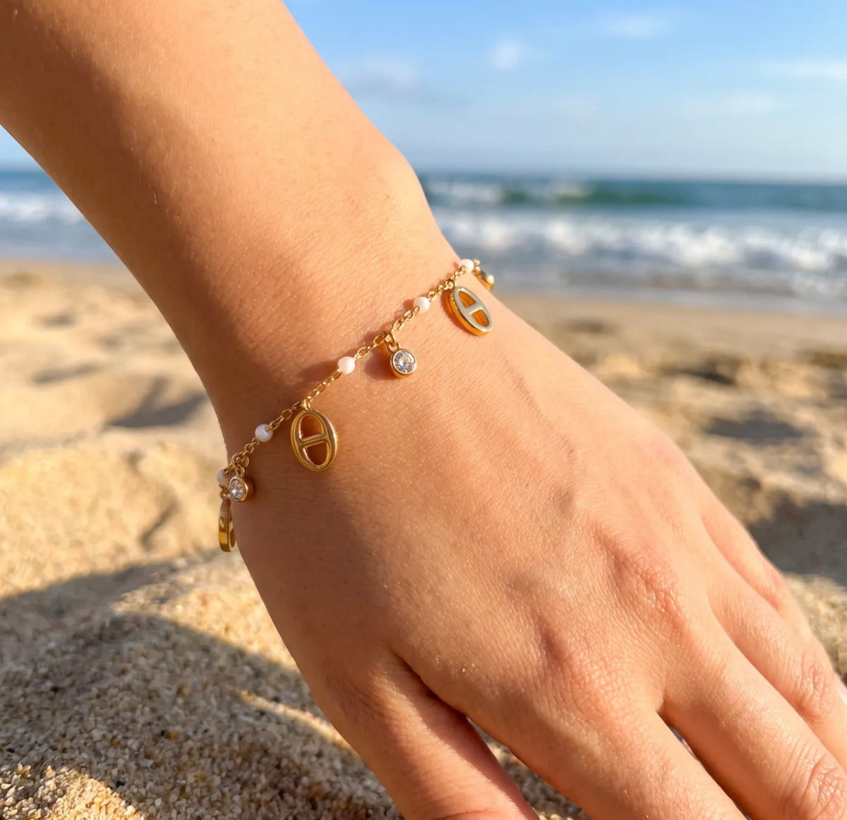 Bracelet Kaïa – Maille marine colorée en acier inoxydable doré