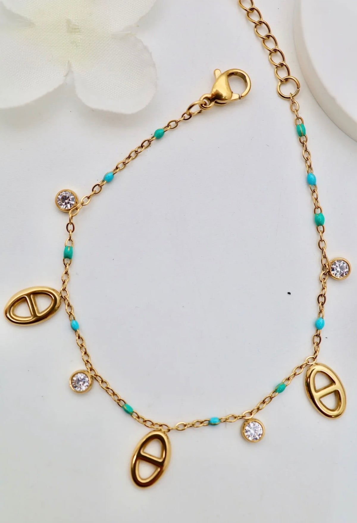 Bracelet Kaïa – Maille marine colorée en acier inoxydable doré